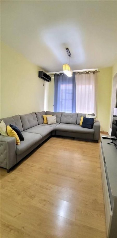 Tirane, jepet me qera apartament 2+1+Ballkon Kati 2, 91 m² 1.000 € (RRUGA E BOGDANEVE)
