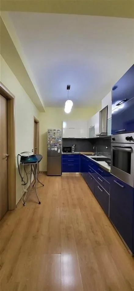 Tirane, jepet me qera apartament 2+1+Ballkon Kati 2, 91 m² 1.000 € (RRUGA E BOGDANEVE)