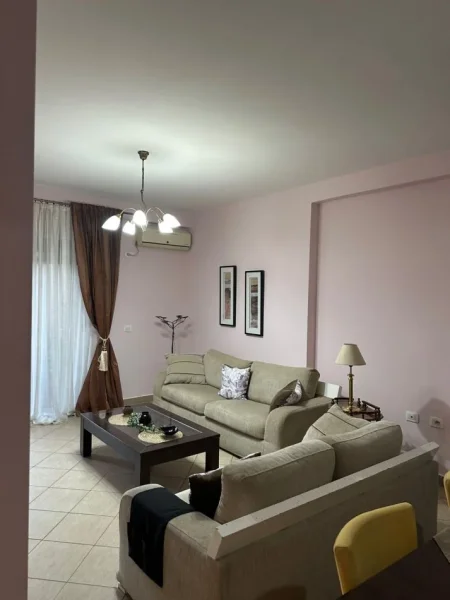 Tirane, jepet me qera apartament 2+1+Aneks+Ballkon Kati 3, 100 m² 500 € (astir)