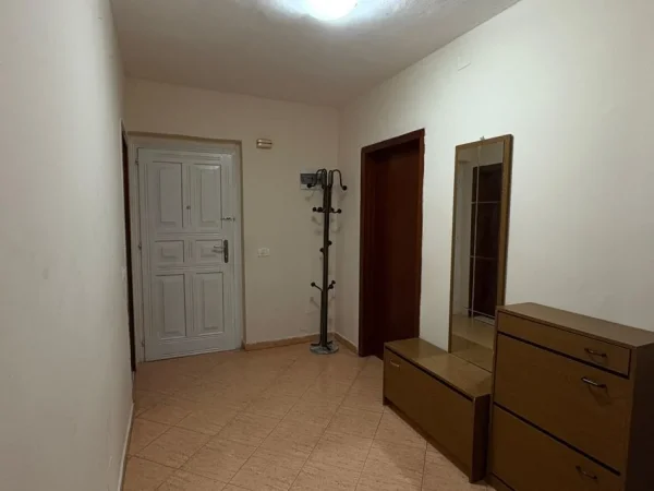 Tirane, jepet me qera apartament 2+1 Kati 5, 75 m² 550 € (ali demi)