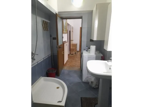 Tirane, jepet me qera apartament 1+1+Aneks Kati 5, 52 m² 600 € (EL121047)