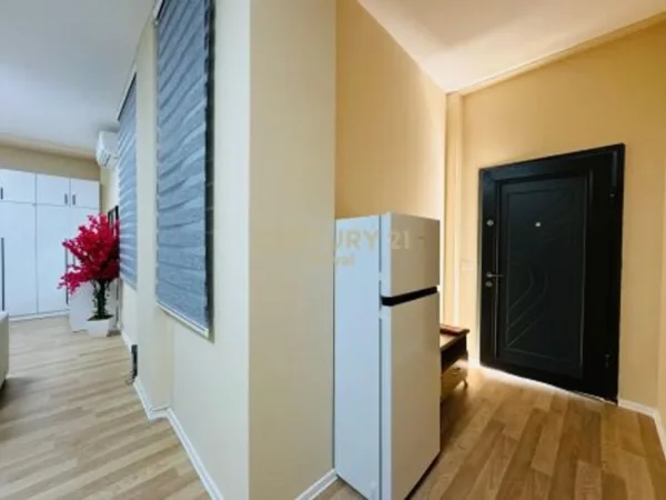 Tirane, jepet me qera apartament 1+1 Kati 0, 43 m² 600 € (ROYAL121711)