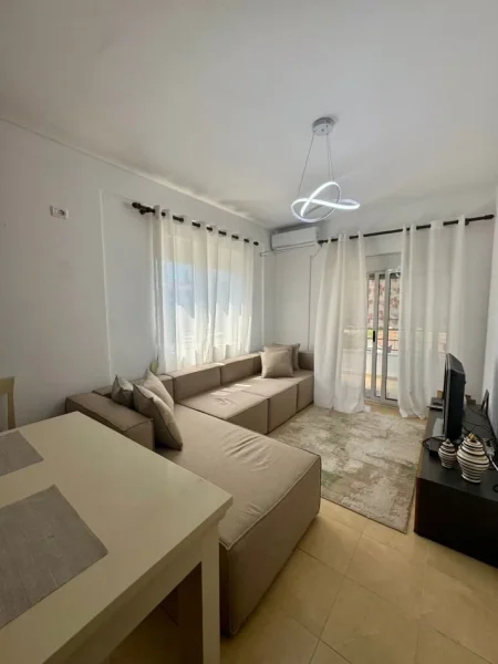 Tirane, jepet me qera apartament 2+1+Ballkon Kati 7, 550 € 
