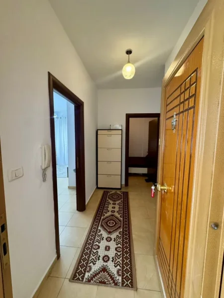 Tirane, jepet me qera apartament 2+1+Ballkon Kati 7, 550 € 