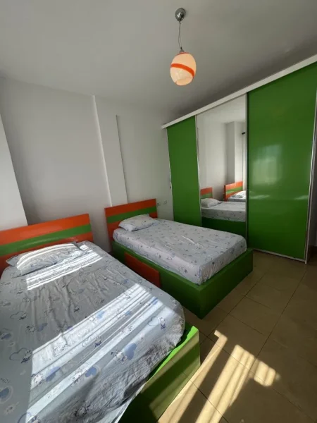 Tirane, jepet me qera apartament 2+1+Ballkon Kati 7, 550 € 