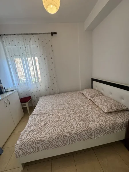 Tirane, jepet me qera apartament 2+1+Ballkon Kati 7, 550 € 