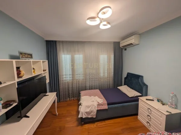 Tirane, shitet apartament 2+1+Aneks+Ballkon Kati 5, 145 m² 350.000 € (Kopshti Botanik)