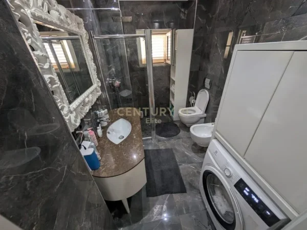 Tirane, shitet apartament 2+1+Aneks+Ballkon Kati 5, 145 m² 350.000 € (Kopshti Botanik)