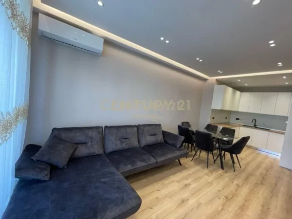 Tirane, jepet me qera apartament 1+1 Kati 1, 76 m² 650 € (prestige120774)