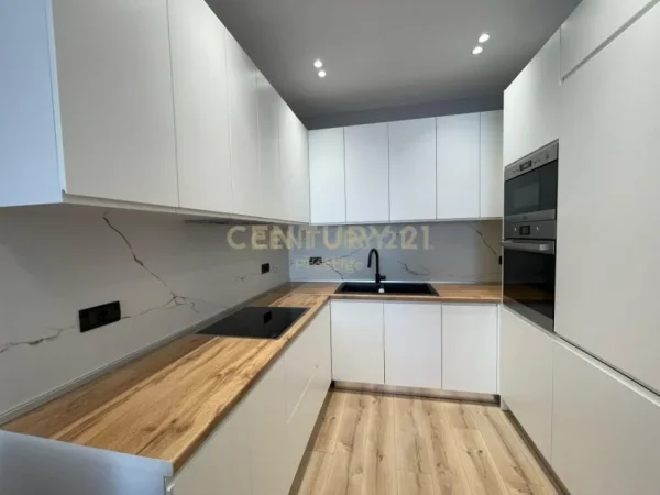 Tirane, jepet me qera apartament 1+1 Kati 1, 76 m² 650 € (prestige120774)