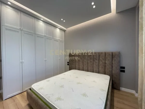 Tirane, jepet me qera apartament 1+1 Kati 1, 76 m² 650 € (prestige120774)