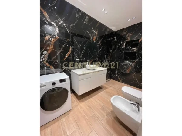 Tirane, jepet me qera apartament 1+1 Kati 1, 76 m² 650 € (prestige120774)
