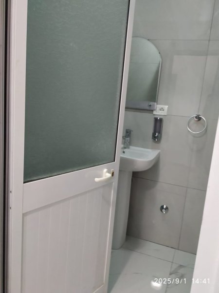 Tirane, jepet me qera apartament 2+1+Ballkon , 78 m²