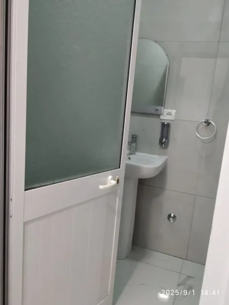 Tirane, jepet me qera apartament 2+1+Ballkon , 78 m²