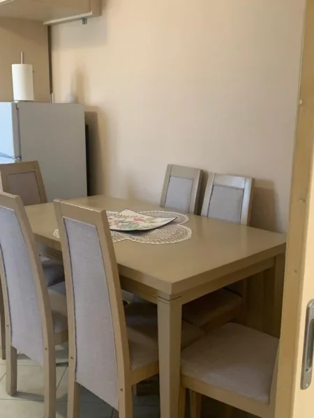 Tirane, jepet me qera apartament 1+1+Ballkon, 33.000 leke (Rruga Anri Buazen)