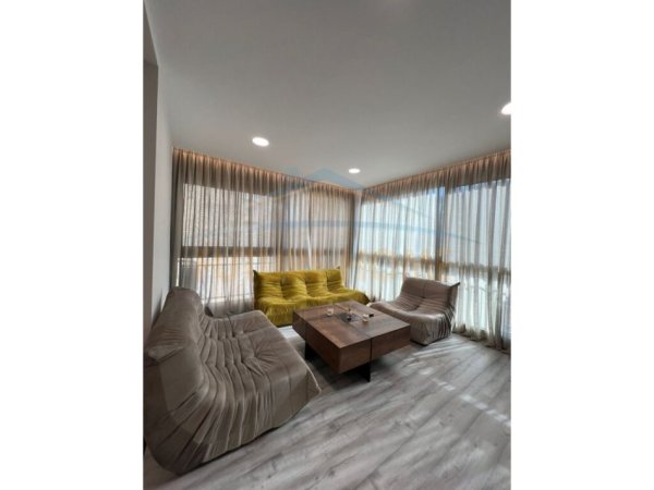 Qera, Apartament 2+1+2, Blloku, 125 m² 2.000 €