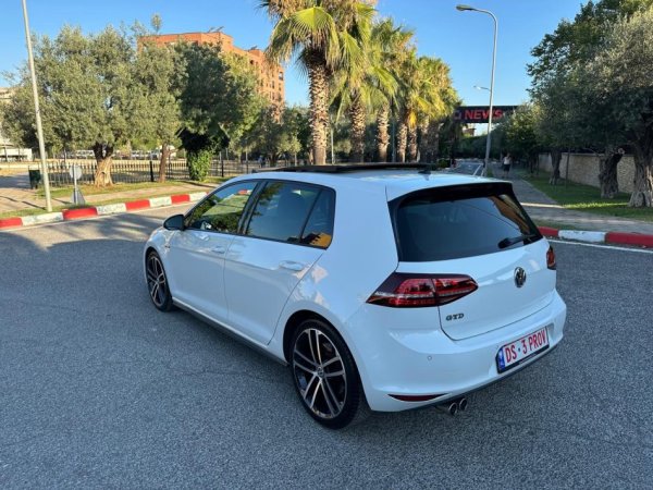 Tirane, shes makine VOLKSWAGEN GOLF 7 GTD PANORAMA Nafte, e bardhë automatik Klima 191.000 km