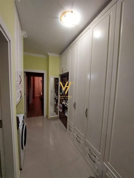 Tirane, shitet apartament 1+1+Ballkon Kati 4, 79 m² 140.000 € (KINOSTUDIO)