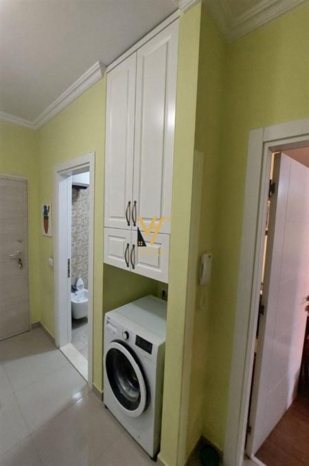 Tirane, shitet apartament 1+1+Ballkon Kati 4, 79 m² 140.000 € (KINOSTUDIO)
