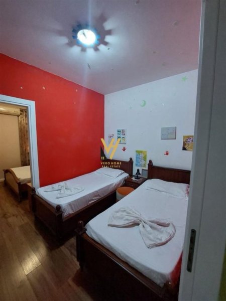 Tirane, shitet apartament 1+1+Ballkon Kati 4, 79 m² 140.000 € (KINOSTUDIO)