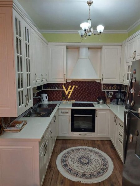 Tirane, shitet apartament 1+1+Ballkon Kati 4, 79 m² 140.000 € (KINOSTUDIO)