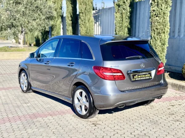 Durres, shitet makine Mercedez Benz B class B180 2013 Premium Automatike Nafte, gri metalizato automatik Klima 187 km 88 €