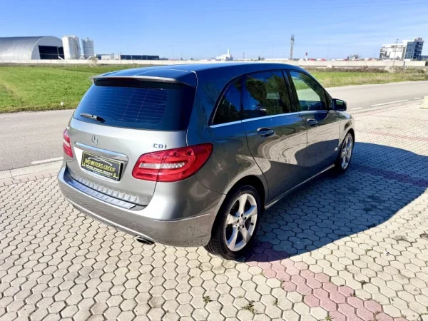 Durres, shitet makine Mercedez Benz B class B180 2013 Premium Automatike Nafte, gri metalizato automatik Klima 187 km 88 €