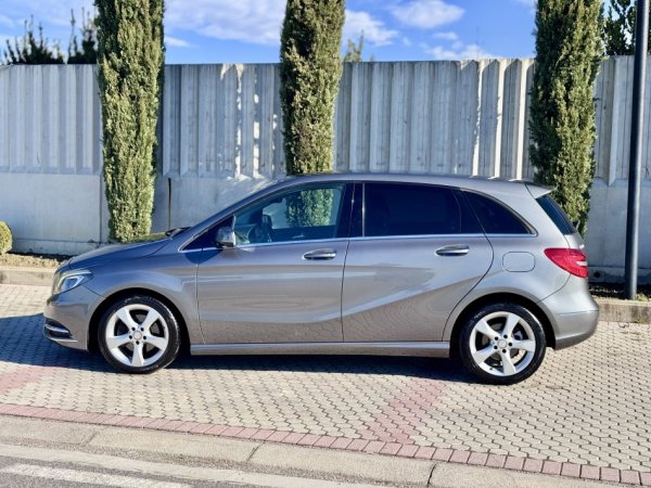 Durres, shitet makine Mercedez Benz B class B180 2013 Premium Automatike Nafte, gri metalizato automatik Klima 187 km 88 €