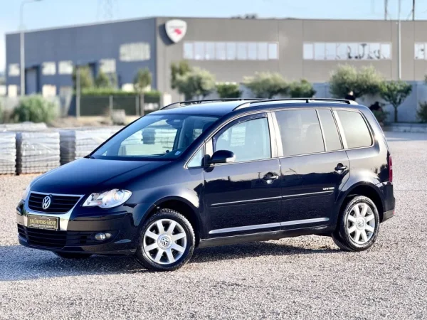 Durres, shitet makine Volkswagen Touran 2010 Manuale 5vende Nafte, e zeze manuale Klima 200 km 58 €
