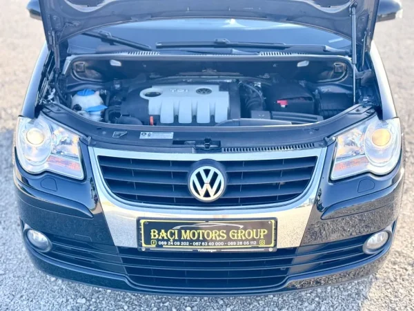 Durres, shitet makine Volkswagen Touran 2010 Manuale 5vende Nafte, e zeze manuale Klima 200 km 58 €