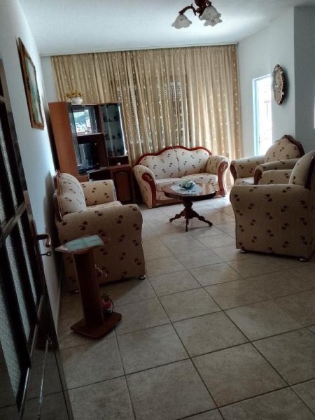 Berat, jepet me qera apartament 2+1+Ballkon Kati 4, 121 m² 250 € 