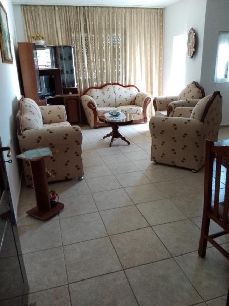 Berat, jepet me qera apartament 2+1+Ballkon Kati 4, 121 m² 250 € 