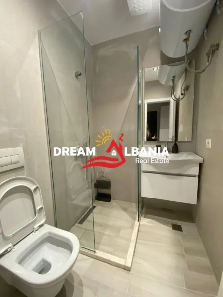 Tirane, jepet me qera apartament 2+1 , 80 m² 700 € (ne zonen e 21 Dhjetorit prane konvikteve te Inxhinierise se Ndertimit)