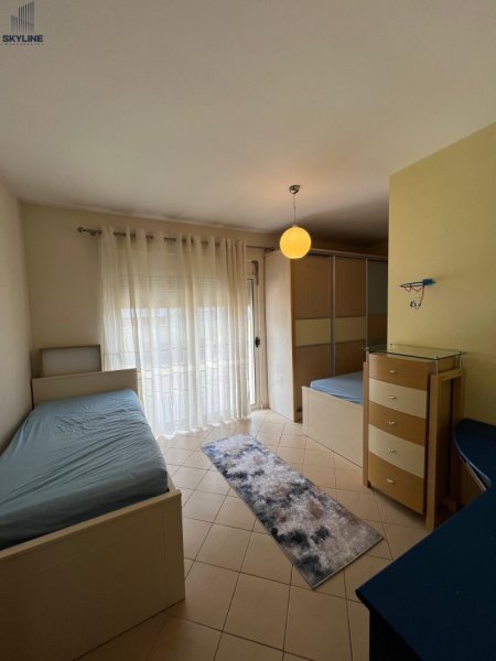 Tirane, jepet me qera apartament 2+1 Kati 7, 100 m² 450 € (Yzberisht)