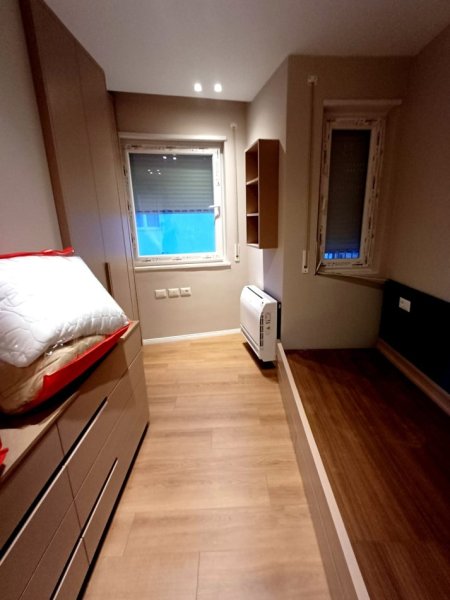 APARTAMENT 2+1+POST PARKIMI  ME QIRA   (KAFE FLORA)  1.300 €