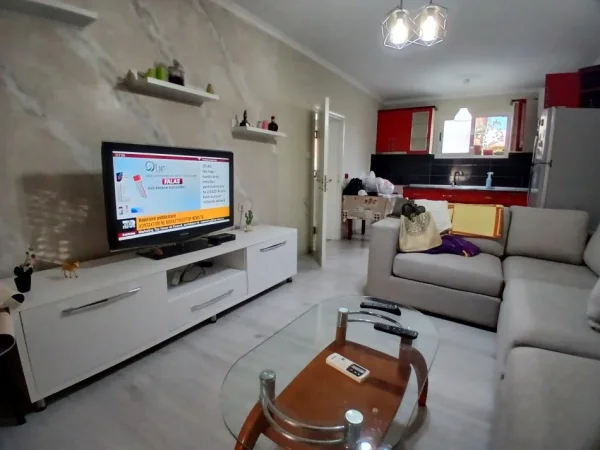 Tirane, jepet me qera apartament 2+1 Kati 1, 70 m² 500 € (Votra Ali dem)