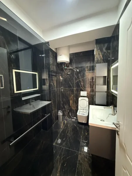 Tirane, jepet me qera apartament 2+1 , 110 m² 650 € 