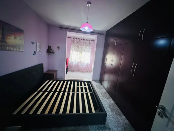 Tirane, jepet me qera apartament 2+1 Kati 1, 70 m² 500 € (Ali dem)