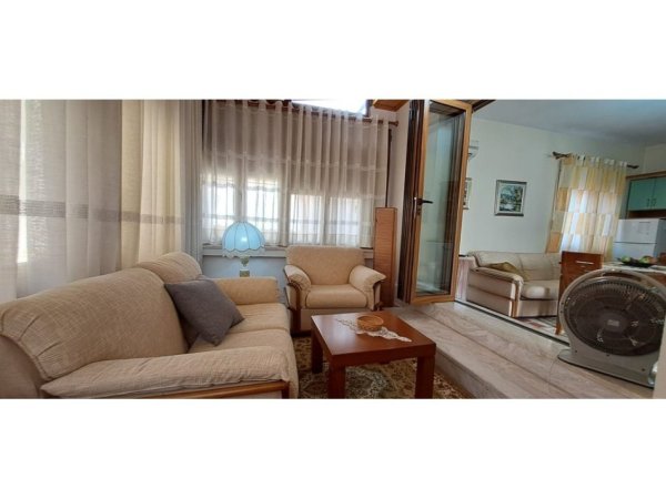 Tirane, jap me qera apartament 2+1 Kati 2, 72 m² 500 € (Ambasada Amerikane)