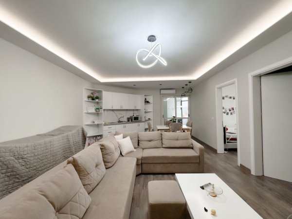 Tirane, jepet me qera apartament 2+1+Ballkon Kati 6, 90 m² 700 € (Don Bosko)