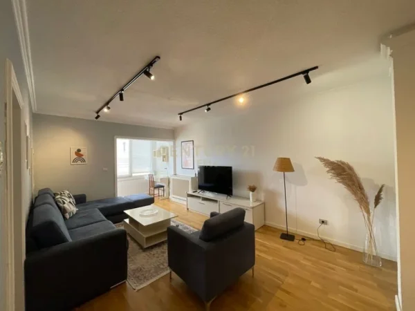 Tirane, jepet me qera apartament 2+1 Kati 9, 100 m² 750 € 