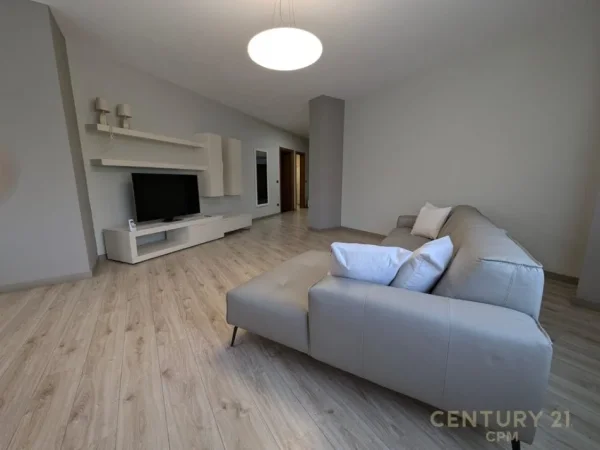 Tirane, jepet me qera apartament 3+1 Kati 5, 170 m² 2.500 € 