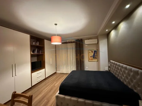 Tirane, jepet me qera apartament 2+1 Kati 4, 122 m² 600 € 