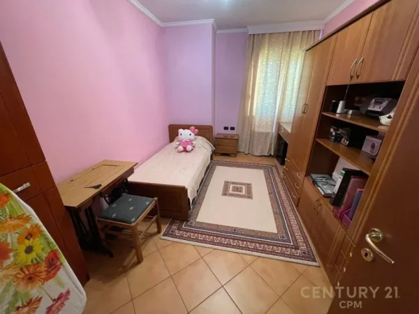 Tirane, jepet me qera apartament 2+1 Kati 10, 107 m² 1.000 € 