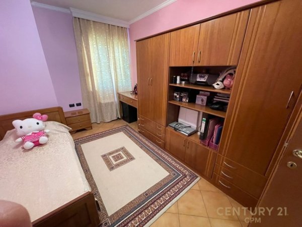 Tirane, jepet me qera apartament 2+1 Kati 10, 107 m² 1.000 € 