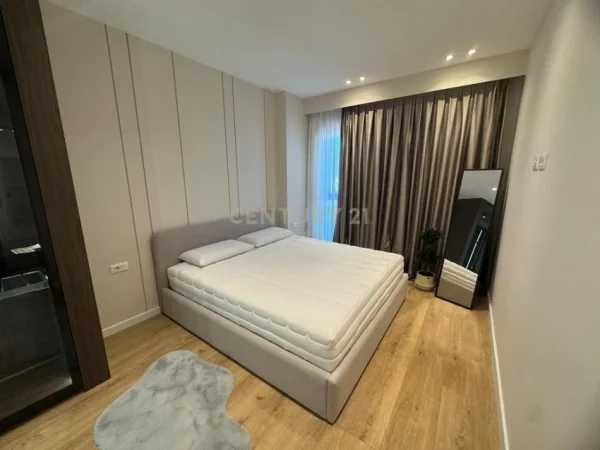Tirane, jepet me qera apartament 2+1+Aneks+Ballkon Kati 19, 110 m² 1.500 € (Rr.e Kavajes)