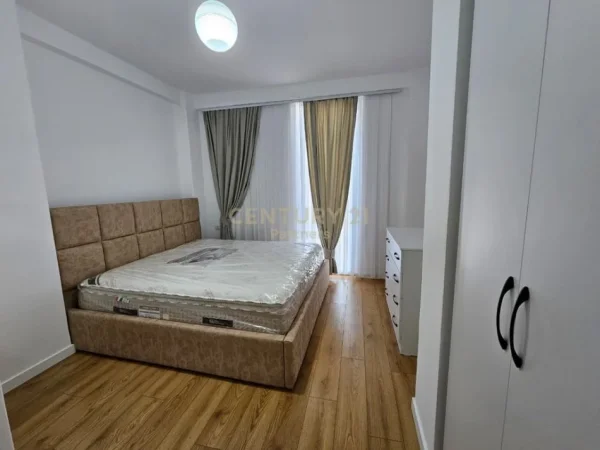 Tirane, jepet me qera apartament 2+1 Kati 3, 115 m² 550 € 