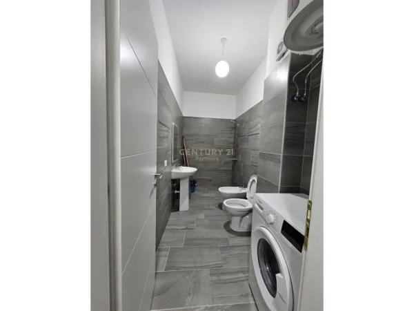 Tirane, jepet me qera apartament 2+1 Kati 3, 115 m² 550 € 