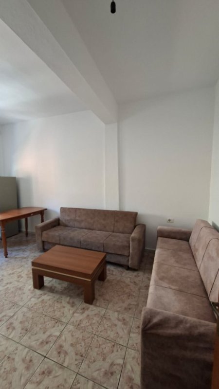Tirane, jepet me qera shtepi 1+1 Kati 2, 600 € 