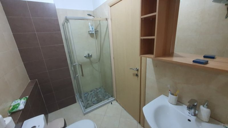 Tirane, jepet me qera apartament 1+1 Kati 2, 72 m² 700 € 